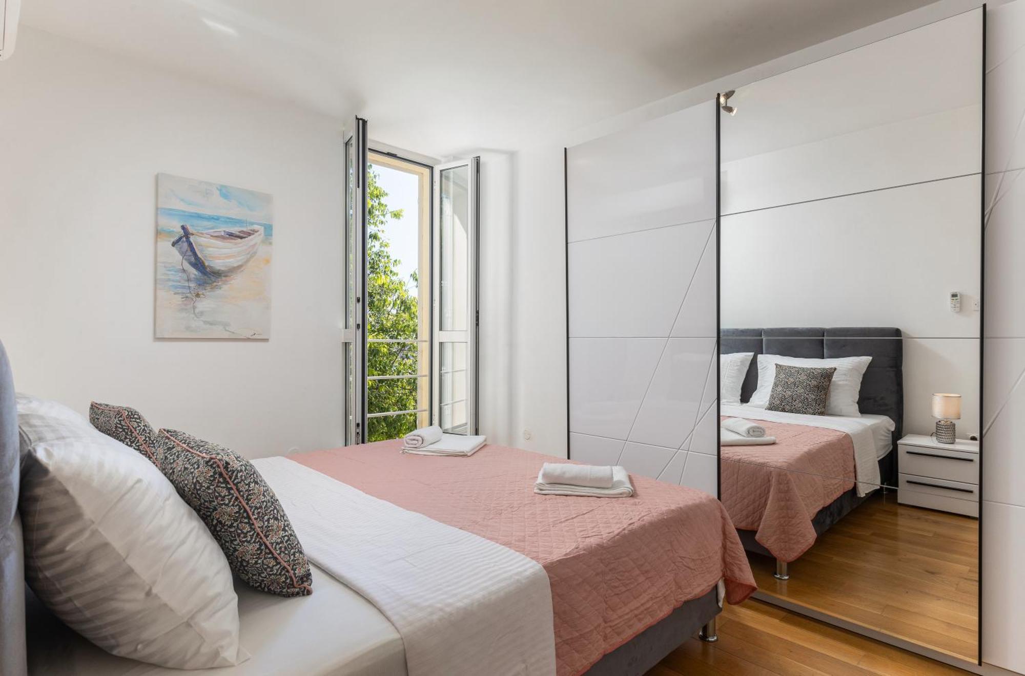 Bliss Near Bellevue Apartma